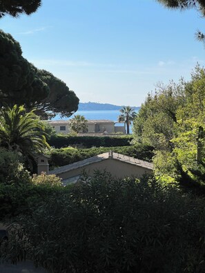 Property grounds - Charming mazet sea view, 3 minutes from the beach, terrace garden 5/6 persons (Sainte-Maxime)