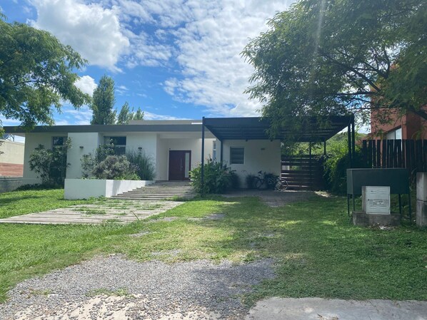 Exterior - House in Meadows of San Lorenzo - San Lorenzo Chico / Salta (Salta)