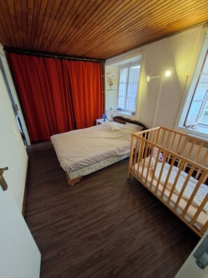 3 habitaciones y cuna de viaje 