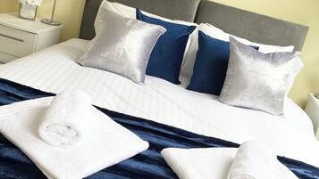 4 bedrooms, iron/ironing board, WiFi, bed sheets