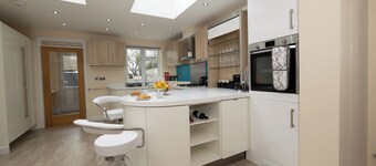 Modern 4-Bedroom House in Windsor | Near Legoland