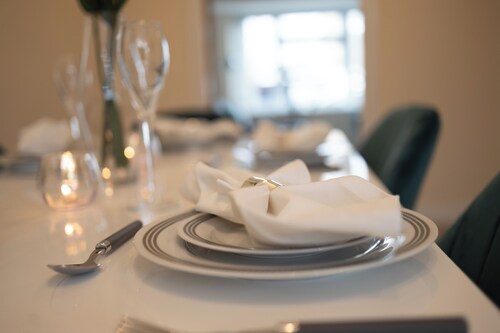 Modern 4-Bedroom House in Windsor | Near Legoland