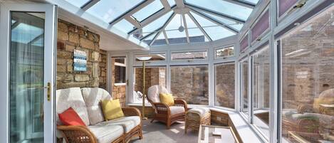 المنشأة من الداخل