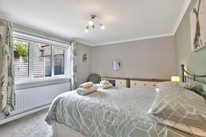 2 bedrooms, iron/ironing board, travel cot, free WiFi