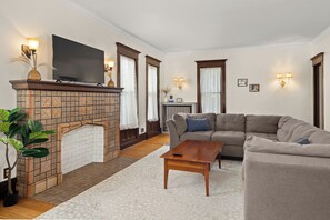 Téléviseur connecté, table de ping-pong