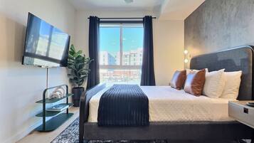 Työpöytä, silitysrauta/-lauta, ilmainen Wi-Fi, vuodevaatteet