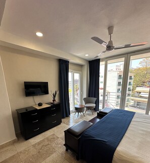 3 dormitoris, escriptori, planxa i posts de planxar i wifi gratuïta