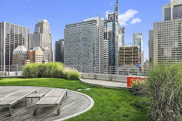 Terrace/patio - Large 1-bedroom condo in terrific New York with WiFi and W/D (New York)