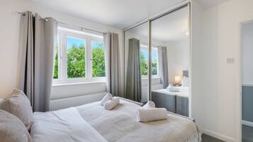 4 bedrooms, iron/ironing board, free WiFi, bed sheets