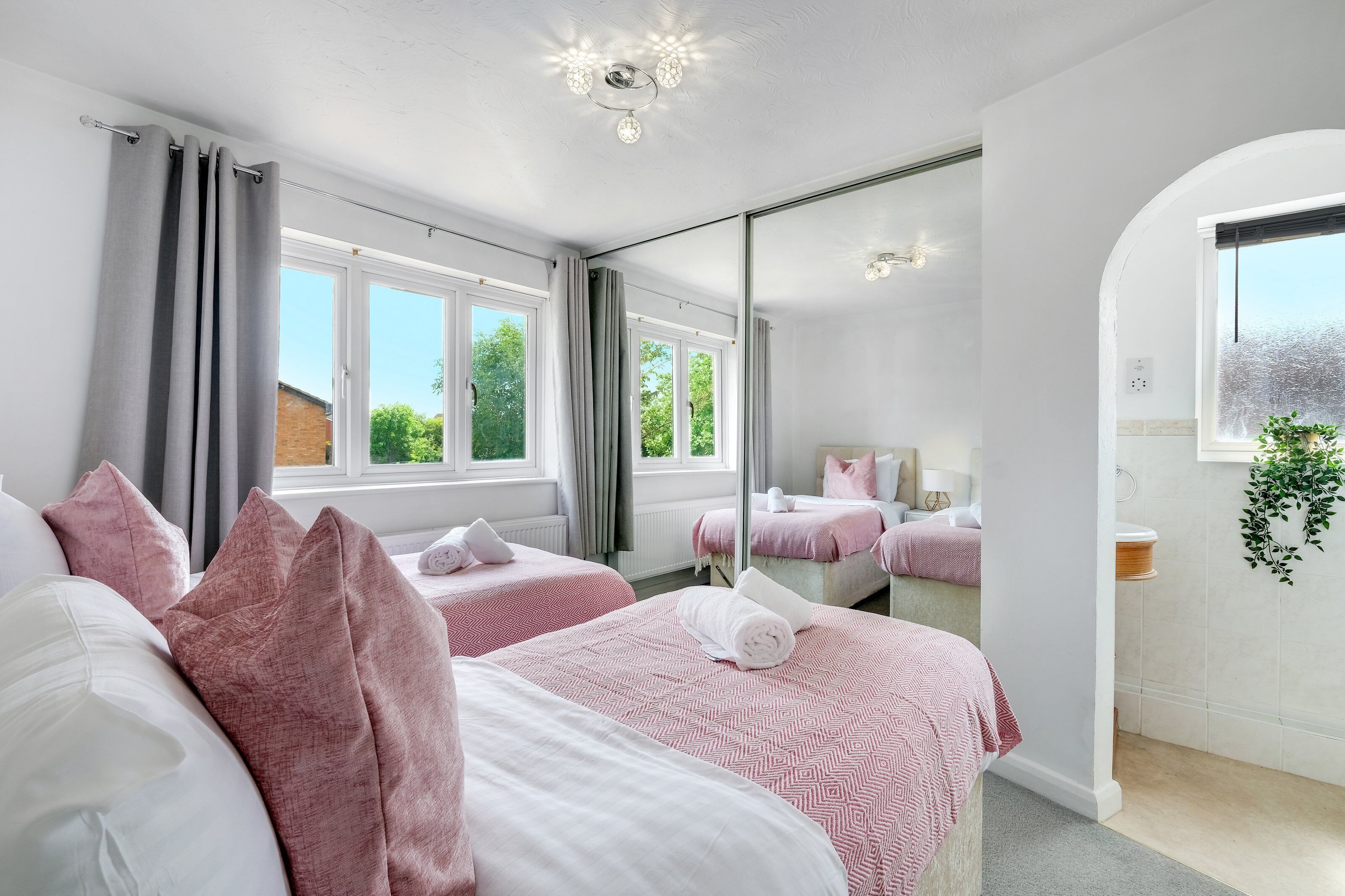 4 bedrooms, iron/ironing board, free WiFi, bed sheets