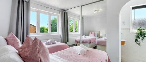 4 間睡房、熨斗/熨衫板、免費 Wi-Fi、床單