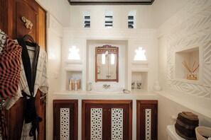 Suihku, pyyhkeet, vessapaperi