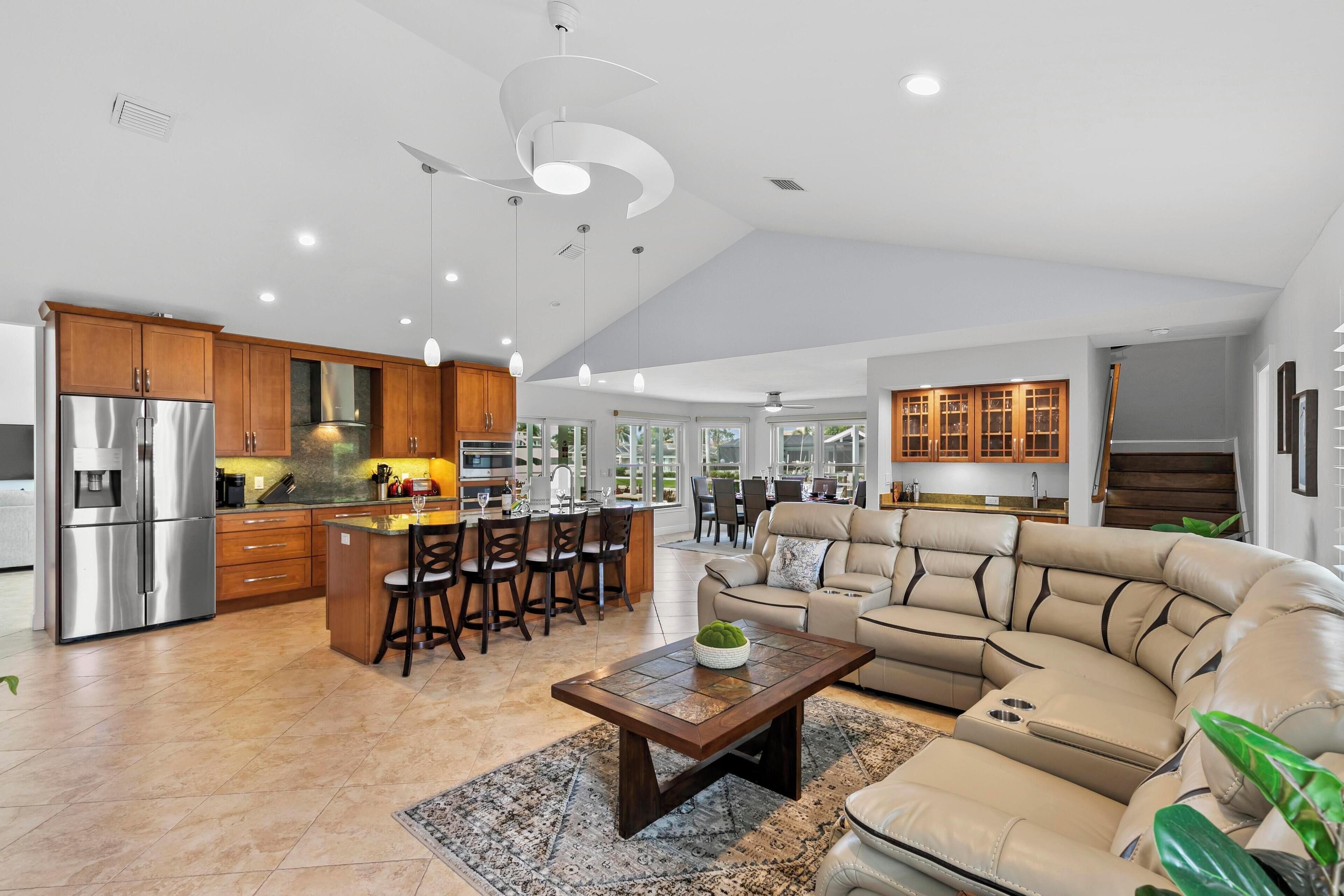 Smart-TV, DVD-spiller, fotballspill og bordtennis