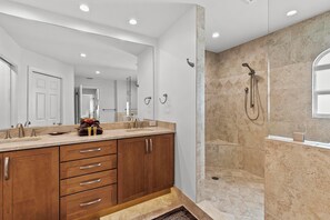 淋浴設備、風筒、提供毛巾