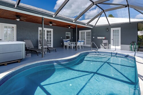 Waterfront 3 bedroom Dream Oasis!