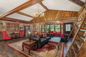 Interior - HARRY POTTER THEMED COTTAGE (Onalaska)