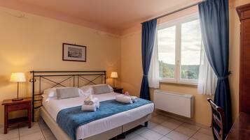 Deluxe-Doppelzimmer, Gartenblick | Zimmersafe, Schreibtisch, kostenloses WLAN