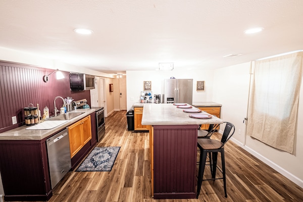 Frigorífic, microones, forn i placa de cuina