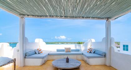 Jannah Suites stunning Penthouse apartment with, AC and incredible views Shela