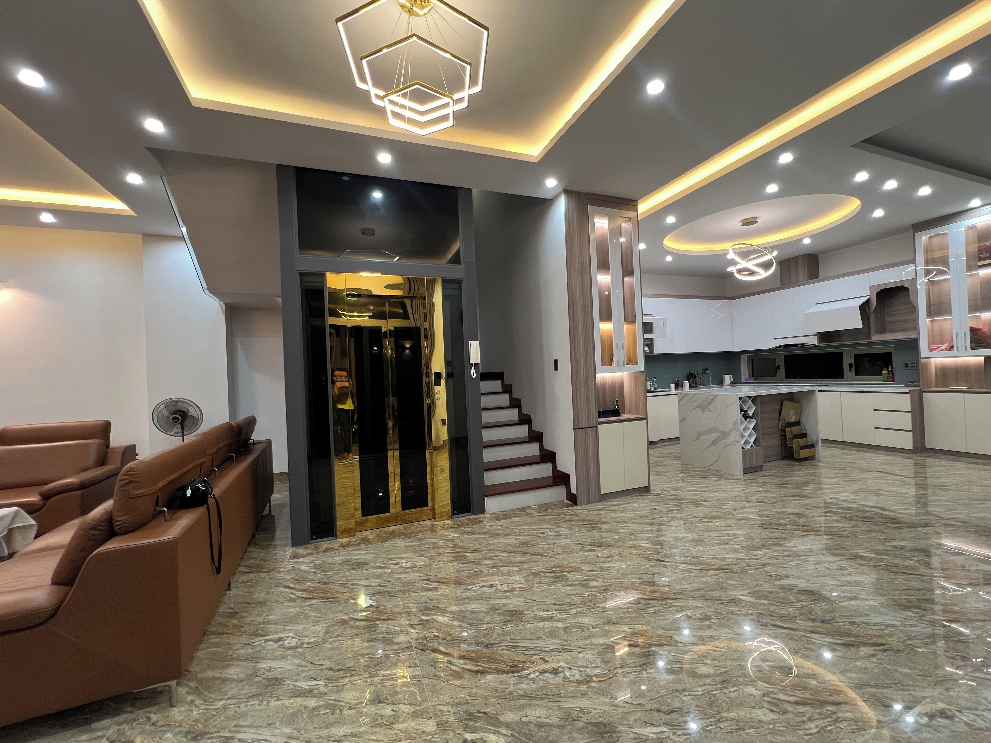 Deluxe Villa, 6 Bedrooms, City View, Beachfront | Premium bedding, pillow-top beds, desk, laptop workspace