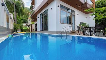 Deluxe-Villa, Stadtblick, Strandnähe | Ausblick vom Zimmer