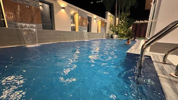 Villa Deluxe, 6 habitaciones, vistas a la ciudad, frente a la playa | Ropa de cama de alta calidad y colchones con acolchado adicional