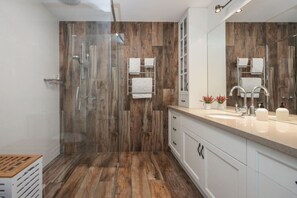 Bathroom - Botanical gardens retreat (Albury)