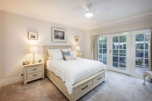4 bedrooms, desk, WiFi