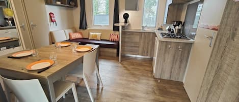 Fridge, microwave, stovetop, dishwasher