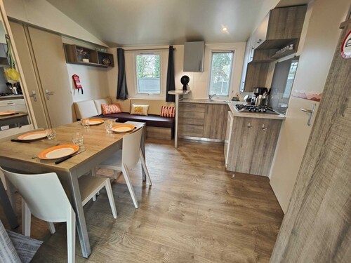 3-bedroom bungalow, sleeps 6, smart TV, near Europa Park, in a 3* campsite