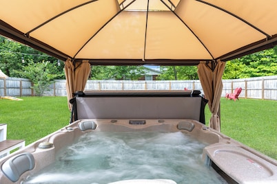 3B Oasis South End w Htub / PETS WELCOME