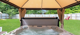 3B Oasis South End w Htub / PETS WELCOME