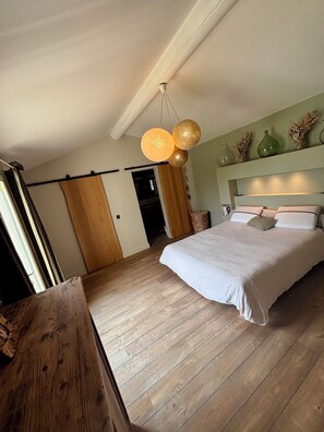 4 bedrooms, iron/ironing board, WiFi, bed sheets - Family home near Avignon (Morières-lès-Avignon)