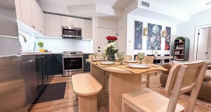 Beverly Hills, Designer Chic Residence - Where Style meets Comfort