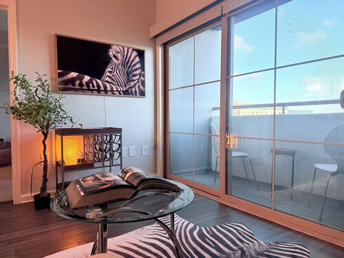 Prime Wilshire Blvd Residence - Pool,Gym