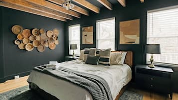 5 bedrooms, iron/ironing board, WiFi, bed sheets