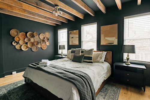 Stunning 5 BR - Heart of Downtown