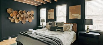 Stunning 5 BR - Heart of Downtown