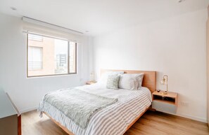 1 chambre, fer et planche à repasser, draps fournis