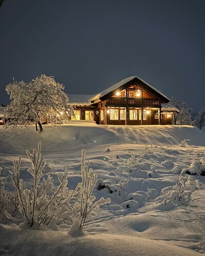 Large cozy cabin in the mountains with 13 beds and private hot tub - Jacuzzi