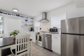 Micro-ondas, fogão, cooktop, lava-louças