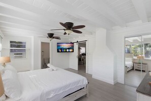 Iron/ironing board, travel cot, WiFi, bed sheets - Turtle Tracks ~Steps to Atlantic (Delray Beach)