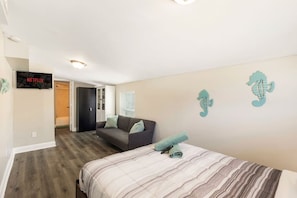 3 bedrooms, desk, iron/ironing board, WiFi