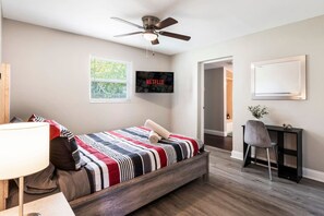 3 bedrooms, desk, iron/ironing board, WiFi - Game On | Grill Hot | Beach Ready (Boynton Beach)