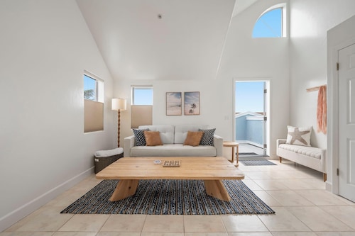 Montara Penthouse — Elevated Comfort Above Downtown Half Moon Bay