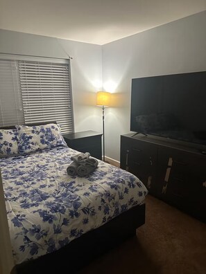 4 bedrooms, iron/ironing board, free WiFi, bed sheets