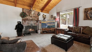 Ferienhaus, Balkon, Bergblick | Wohnbereich