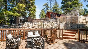 Casa, balcón, vistas a la montaña | Terraza o patio