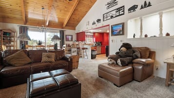 House, Balcony, Mountain View | Living area