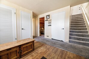 House, Balcony, Mountain View - Buffalo Crossing (Big Bear Lake)